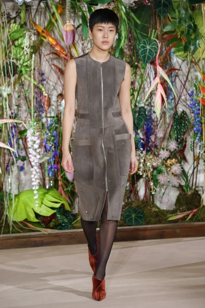 Look 10